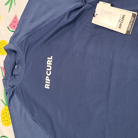 Rip Curl Rash Guard - Picture 2 of 7